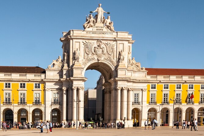 Lisbon (Chiado-Baixa) Scavenger Hunt and Sights Self-Guided Tour - The Santa Justa Lift, one of the big visual rewards