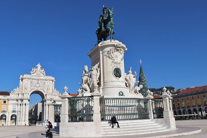 Lisbon Old Town: Exploration Game and Tour - Climbing toward Castelo de São Jorge