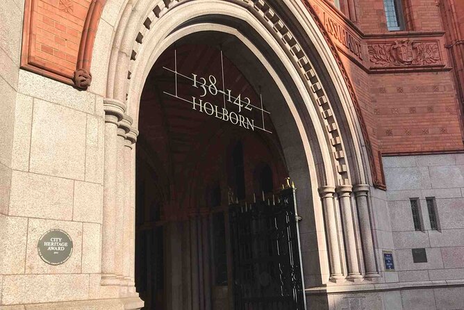 London Charles Dickens Puzzle Questo and Self-Guided Tour - A literary treasure hunt through central London