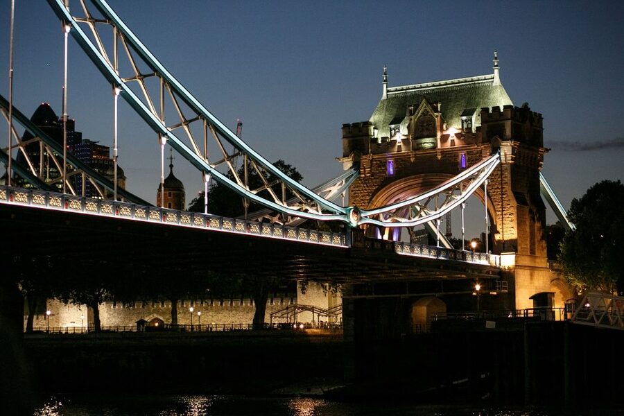 London: Murder Mystery Cruise With 3-Course Dinner - A dinner theater night that moves along the Thames