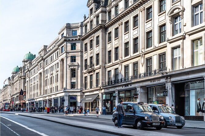 London’s Crown Secret: Self-Guided Royal Puzzle Quest - Finishing at Buckingham Palace