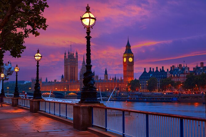 London Scavenger Hunt and Highlights Self-Guided Tour - Ten or more outdoor attractions, with no required admissions