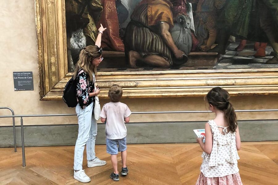 Louvre Guided Treasure Hunt for Families and Kids - The first challenge: an activity book for each child