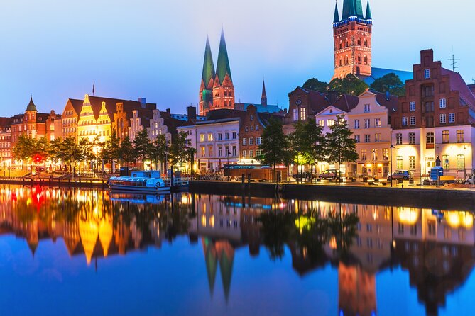 Lübeck Scavenger Hunt and Highlights Self Guided Audio Tour - Lübeck Cathedral and the Buddenbrookhaus