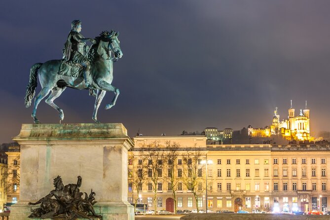 Lyon Ghost Hunt: Follow the Shadows Exploration Game - Using the app without losing the group