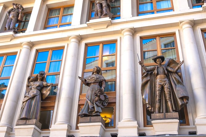 Madrid (Historical Centre) Scavenger Hunt and Self-Guided Tour - Plaza de Oriente and the change of pace