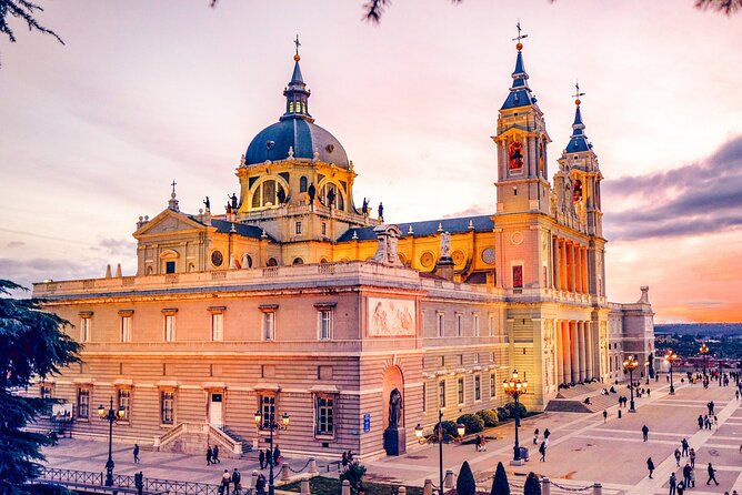 Madrid (Historical Centre) Scavenger Hunt and Self-Guided Tour - What two hours really means here