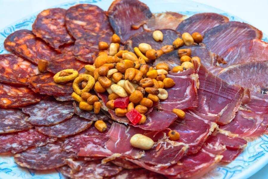 Madrid: Murder Mystery Dinner Experience - Meeting near Plaza de Isabel II