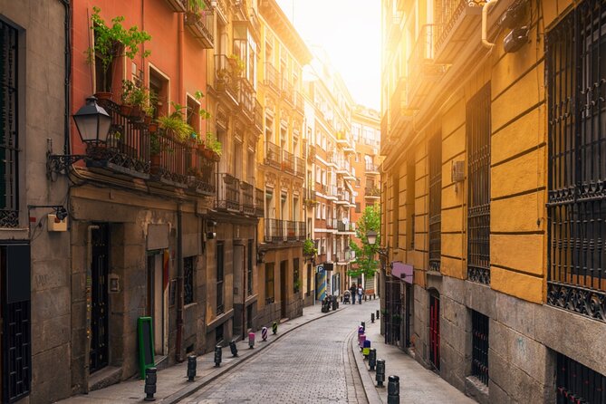 Madrid Mystery Quest: Self-Guided Surreal Adventure Game - From Miguel Hernández to the image of Mary