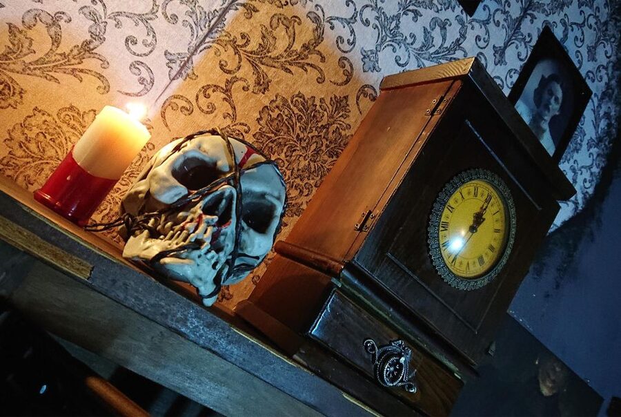 Madrid: Scary Escape Room "The Haunted Box" - Why the private group format matters
