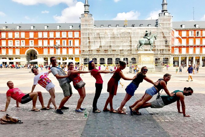 Madrid: Treasure Hunt Experience - A city tour with a scoreboard