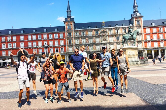 Madrid: Treasure Hunt Experience - Puerta del Sol to the Royal Theater