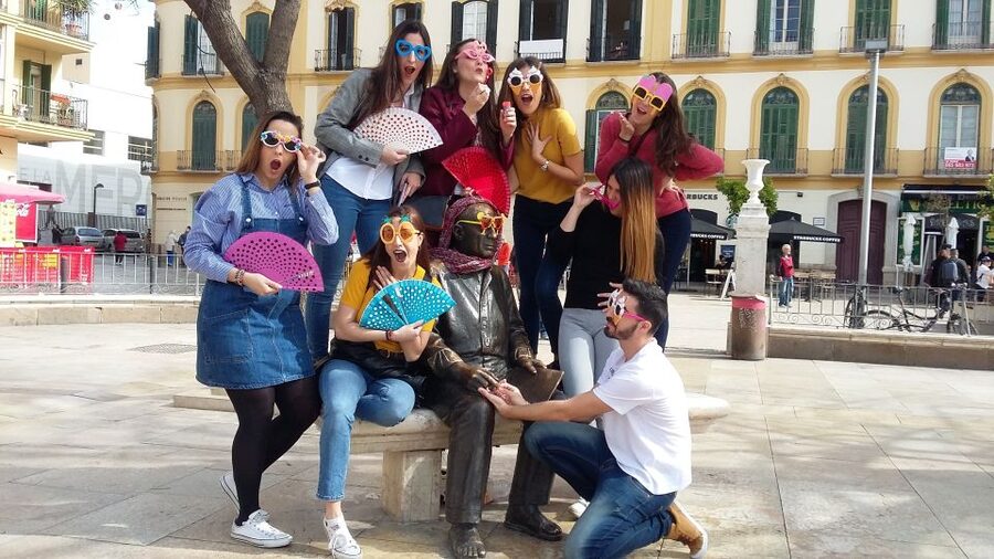 Malaga: Bachelorette Party Treasure Hunt - Cervantes, the Pericón Garden, and Carmen Thyssen