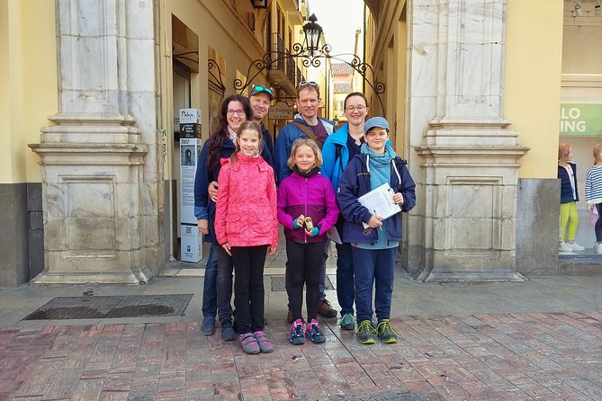 Málaga: Private Sightseeing Treasure Hunt - Reaching the Alcazaba and Roman Theatre