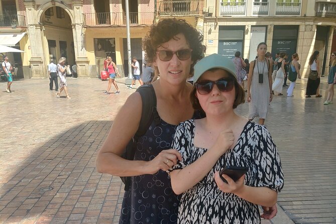 Malaga Scavenger Hunt and Sights Self-Guided Tour - What the map adds to the walk