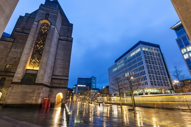 Manchester Haunt Quest: Solve the Mystery of the Pusher - Chetham’s Library gives the mystery its best historical setting