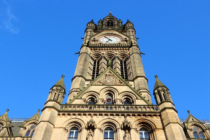 Manchester Scavenger Hunt and Highlights Self-Guided Tour - Solving puzzles as a couple, family, or group