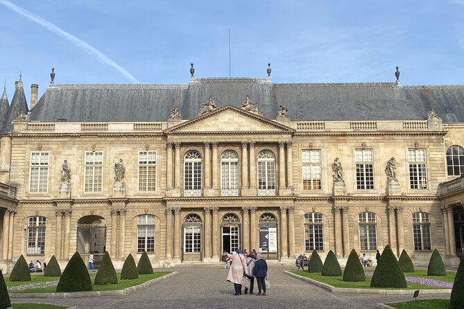 Marais Treasure Hunt & Discovery — Self-guided Paris Game - Why the paper format works