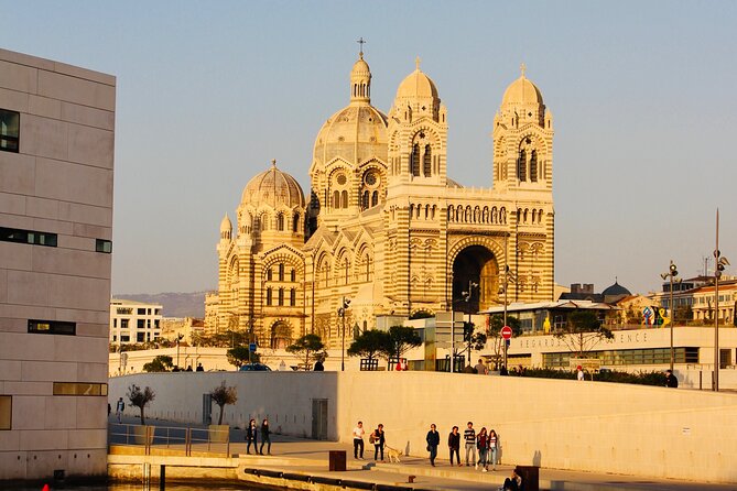 Marseille Old Town Exploration Game and Tour - Maison Diamantée and Marseille’s old merchants