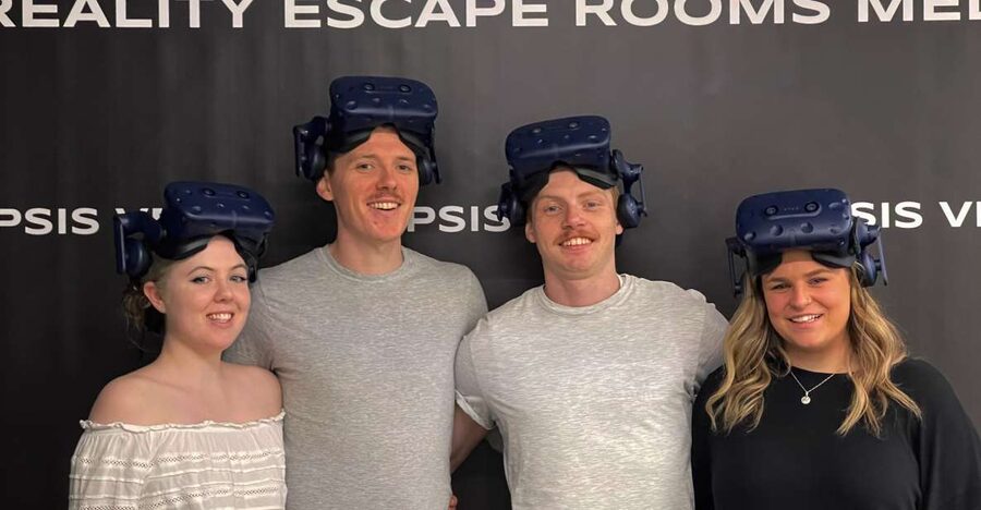 Melbourne: Virtual Reality Games OR Escape Room Experience - Choosing between a 45-minute escape room and arcade play