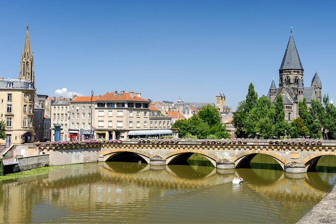 Metz Scavenger Hunt and Highlights Self Guided Audio Tour - Porte Serpenoise and Place de la République