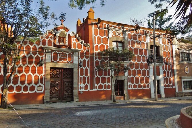 Mexico City (Coyoacan) Scavenger Hunt and Sights Self-Guided Tour - Finding the Fuente de los Coyotes