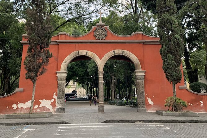 Mexico City (Coyoacan) Scavenger Hunt and Sights Self-Guided Tour - Reaching Casa Azul and the cultural heart of the route