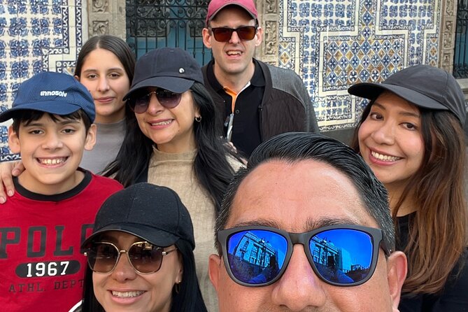 Mexico City (Historic Centre) Scavenger Hunt and Self-Guided Tour - Famous sights and less familiar corners