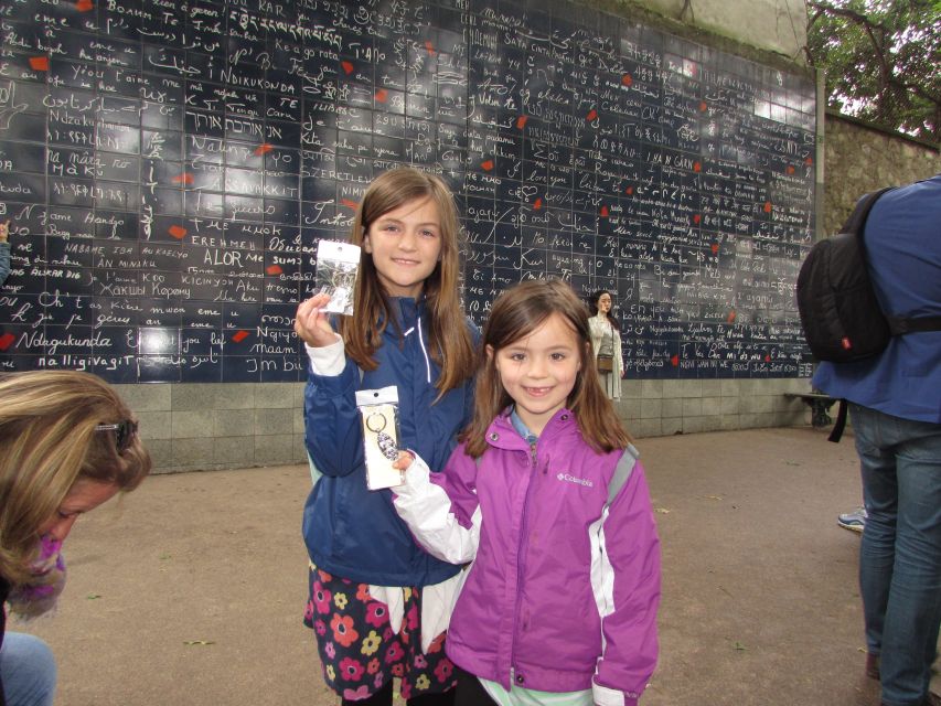 Montmartre: Private Treasure Hunt for Families and Kids - Windmills, vineyards, and cabaret stories