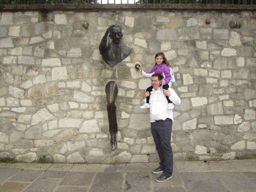 Montmartre: Private Treasure Hunt for Families and Kids - Meeting at Anvers and starting the climb