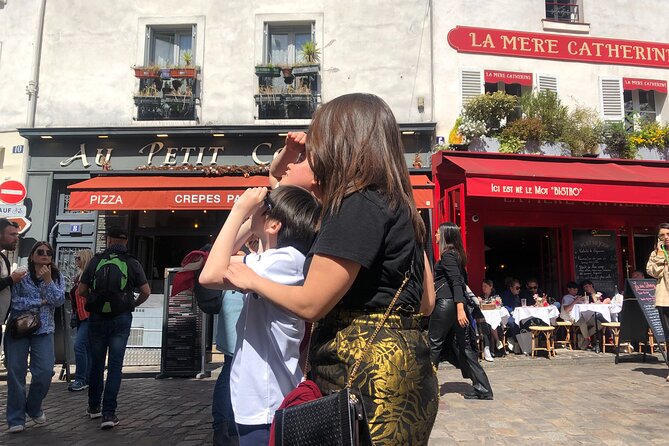 Montmartre Treasure Hunt — Fun and Cultural Investigation - Place du Tertre and Montmartre’s artistic character