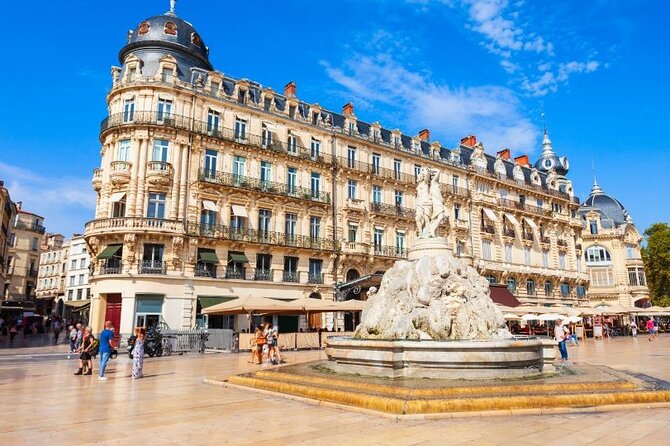 Montpellier City Exploration Game and Tour on your Phone - Saint-Pierre Cathedral changes the scale