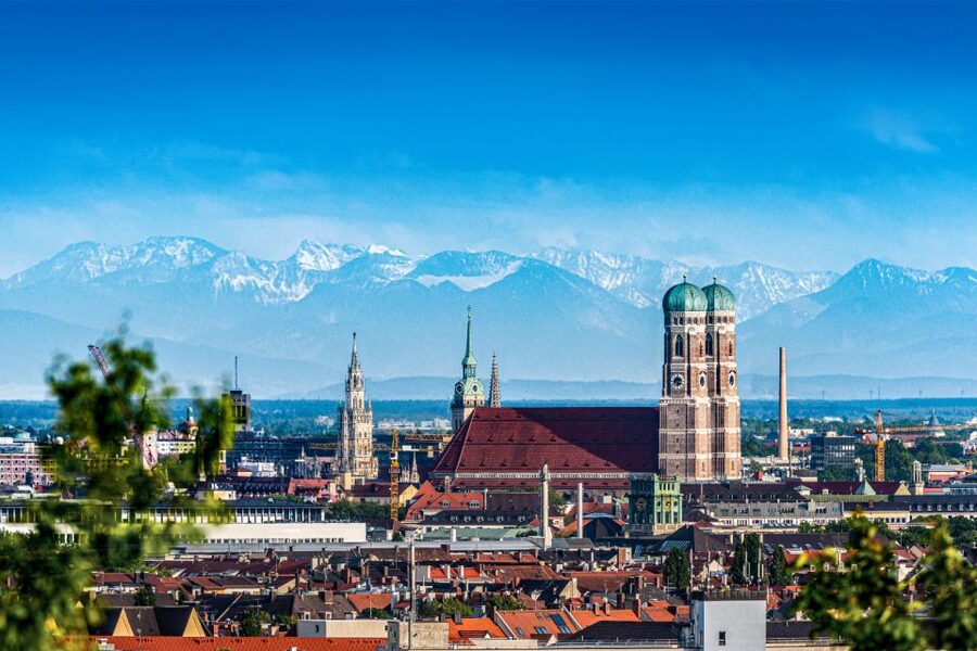 Munich: Scavenger Hunt Self-Guided Tour for Children - Eight envelopes keep the walk moving