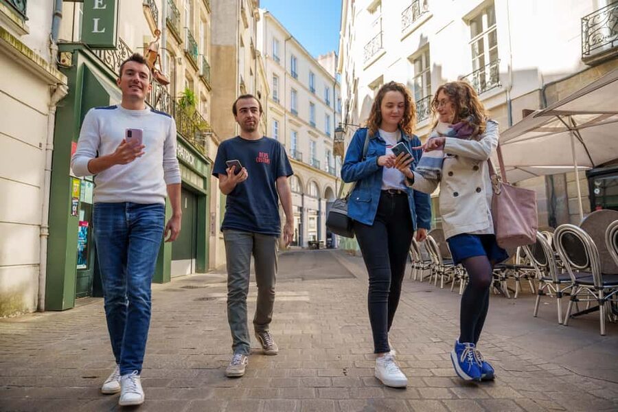 Nantes: Outdoor Escape Game - Mousquetaires - Starting at Château des Ducs de Bretagne