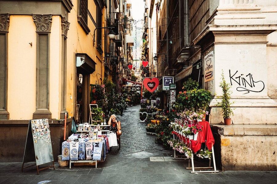 Naples: Family Mythology Treasure Hunt w/ Food Stop - How the riddles affect your visit