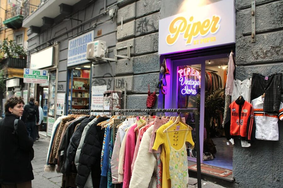 Naples: Family Mythology Treasure Hunt w/ Food Stop - Who gets the best value from $81?