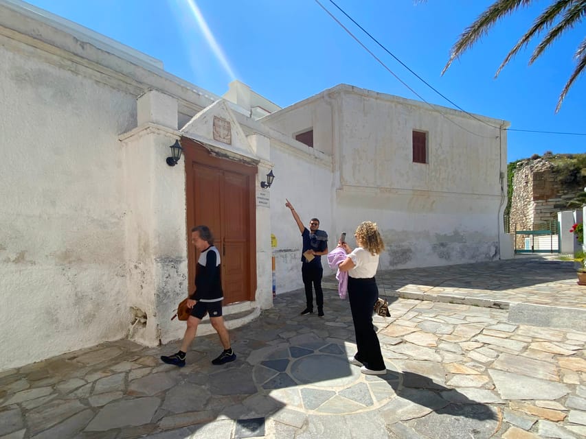 Naxos: Private Mythology Treasure Hunt & Tour w/ Food Stops - A mythology game in the heart of Naxos Town