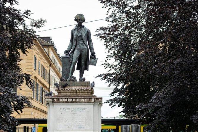 Neuchâtel Scavenger Hunt and Sights Self-Guided Private Tour - A flexible two-hour plan