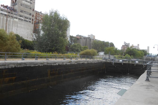 Old Montreal self-guided walking tour & scavenger hunt - How the Old Montreal phone hunt works