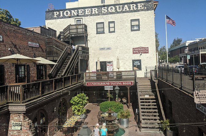 Old Sacramento Scavenger Hunt Walking Tour and Game - Reaching the Delta King Hotel
