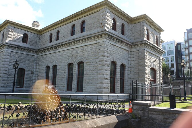 Ottawa Mystery Quest: Self-Guided Detective Adventure - City Hall and the National Arts Centre