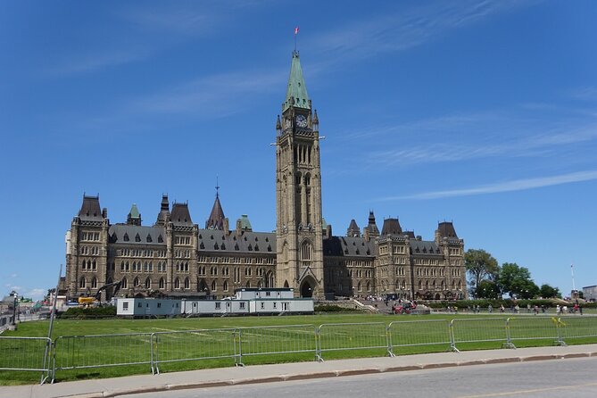 Ottawa Self Guided Walking Tour And Scavenger Hunt - A canal walk toward the National Arts Centre