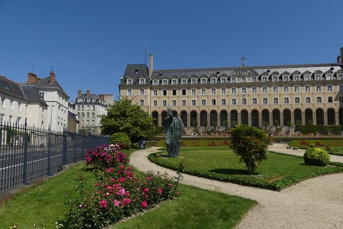 Outdoor escape game By order of the Peaky Renners - Starting at Place des Lices