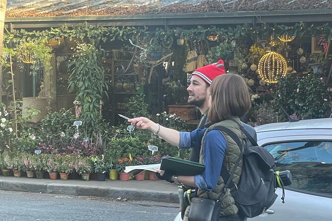 Outdoor Escape Game in Paris : The Stone of Nicolas Flamel - Group size and the social side of solving clues