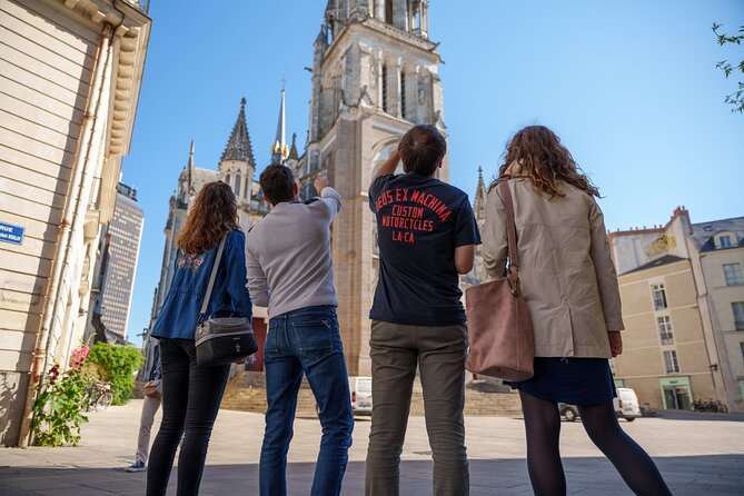 Outdoor escape game | Vikings - The Relic of Odin - Starting the Viking hunt at Place du Bouffay