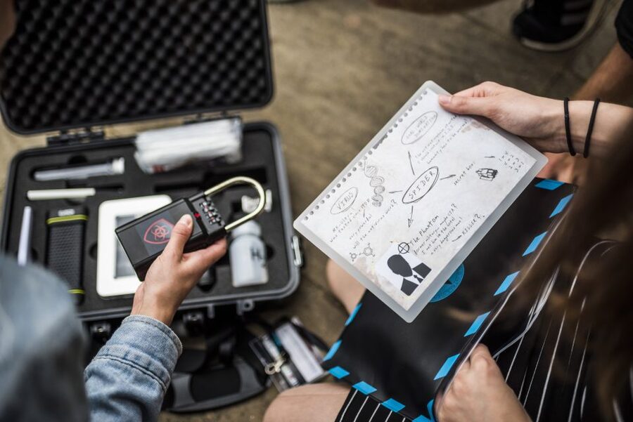 Outdoor Escape Game with Augmented Reality trough Zurich - Choosing between Operation Mindfall and Magic Portal