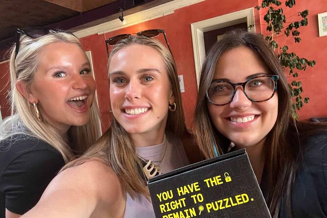 Outdoor Escape Room in Milwaukee - RiverWalk - How the app, lockbox, and street clues work together