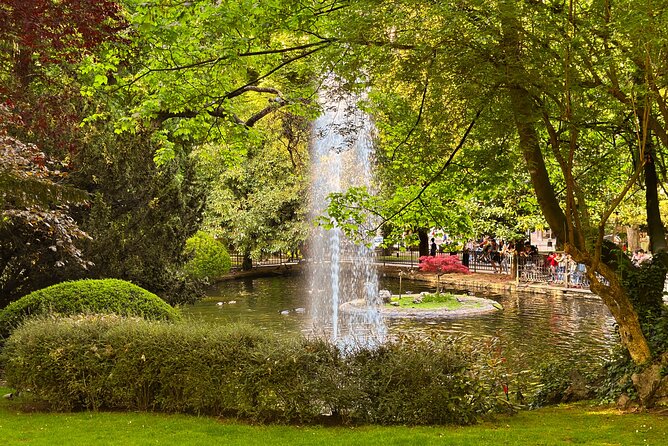 Oviedo Scavenger Hunt and Sights Self Guided Private Tour - Teatro Campoamor and the city’s public face