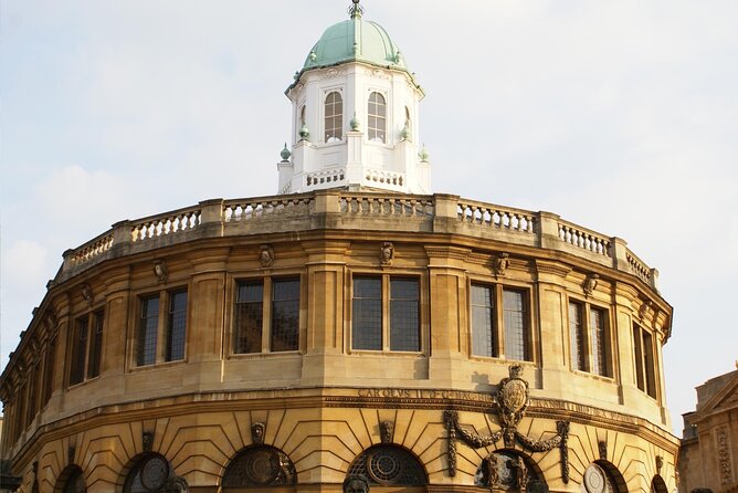 Oxford Scavenger Hunt and Sights Self-Guided Tour - Looking for the Narnia Door and other stops