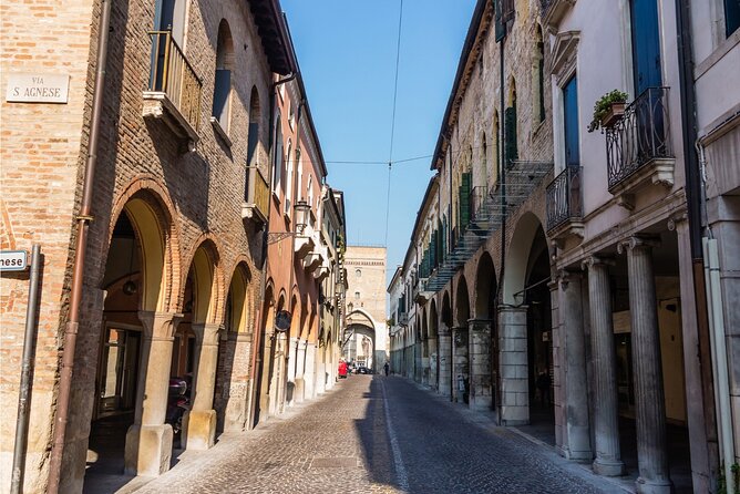Padova Scavenger Hunt and Sights Self-Guided Tour - Questions, points, and photo challenges